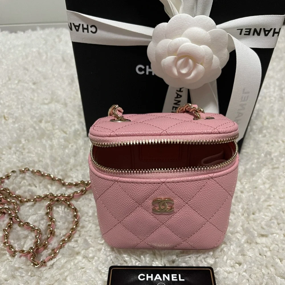 CHANEL Vanity on a Chain Pink Caviar ๐ - Picture 3 of 10